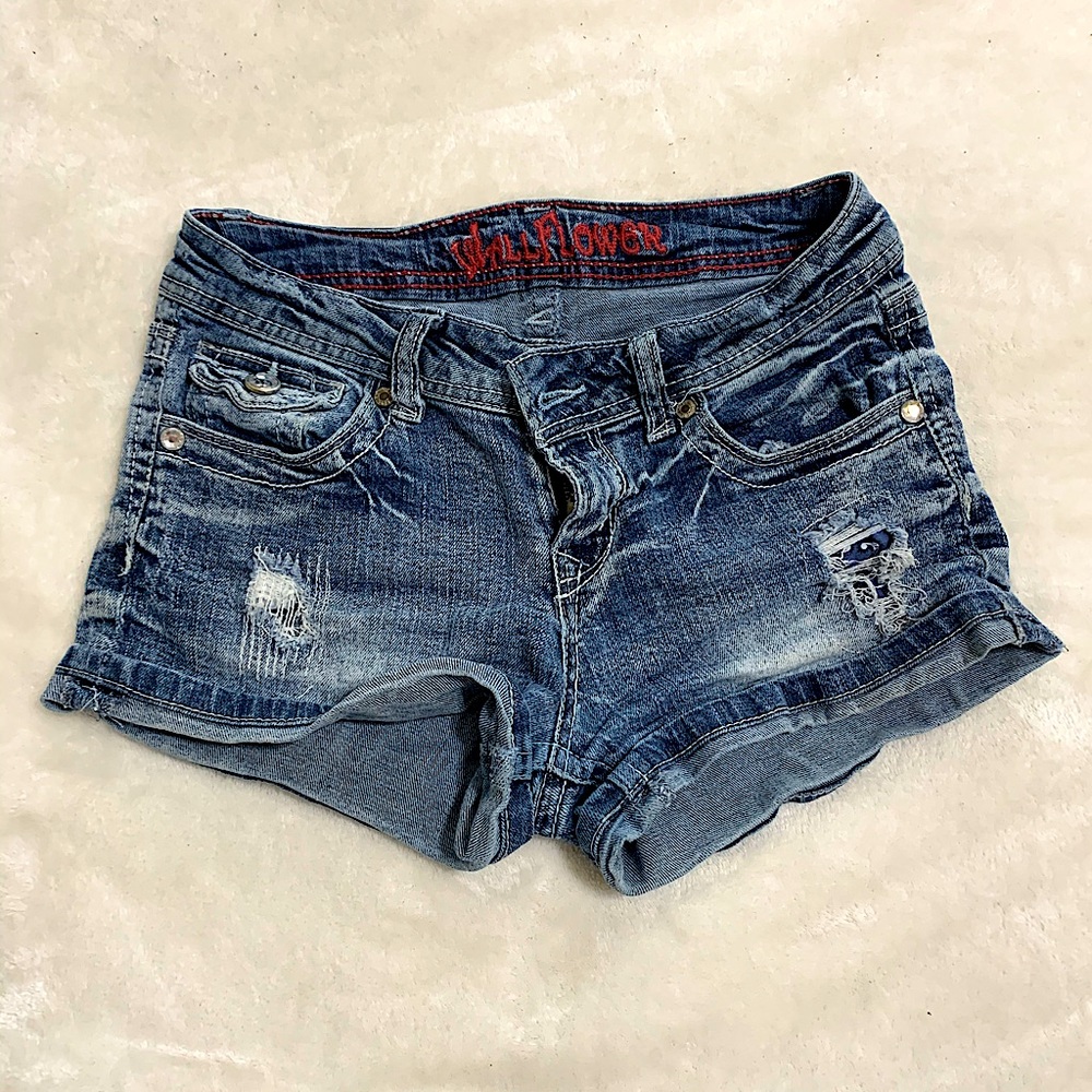 ✨SOLD✨ Wallflower Juniors Denim Shorts size 7